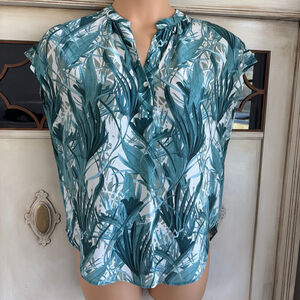 EUC Amour Vert Renata Silk Blouse in Riviera Palm | Sz Small